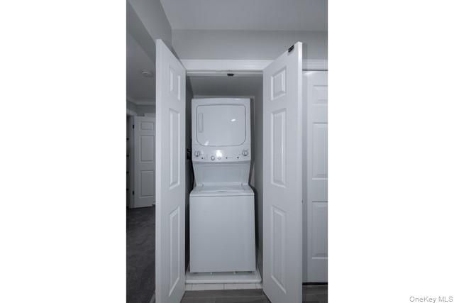 81 Secatogue Avenue 6, Farmingdale, NY 11735