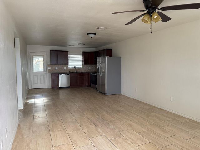2724 Avenue D Avenue 5, San Leon, TX 77539