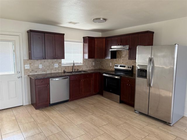 2724 Avenue D Avenue 5, San Leon, TX 77539