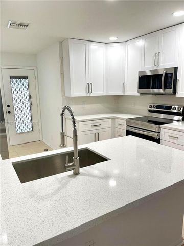 2704 Pinewood Ct 0, Davie, FL 33328