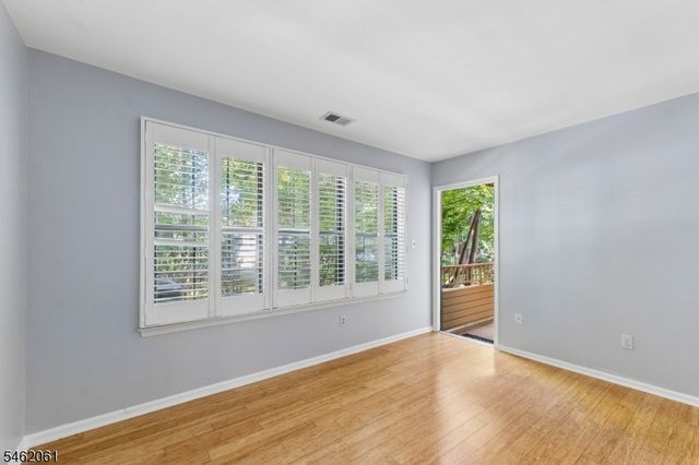 1403 Stoneridge Cir, Helmetta Boro, NJ 08828