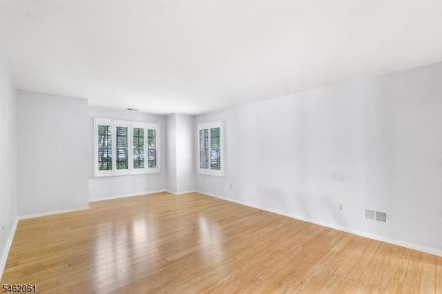 1403 Stoneridge Cir, Helmetta Boro, NJ 08828