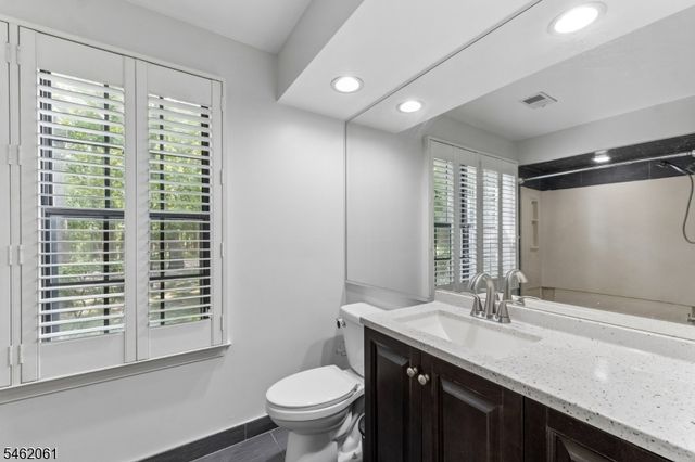 1403 Stoneridge Cir, Helmetta Boro, NJ 08828