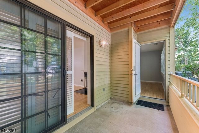 1403 Stoneridge Cir, Helmetta Boro, NJ 08828
