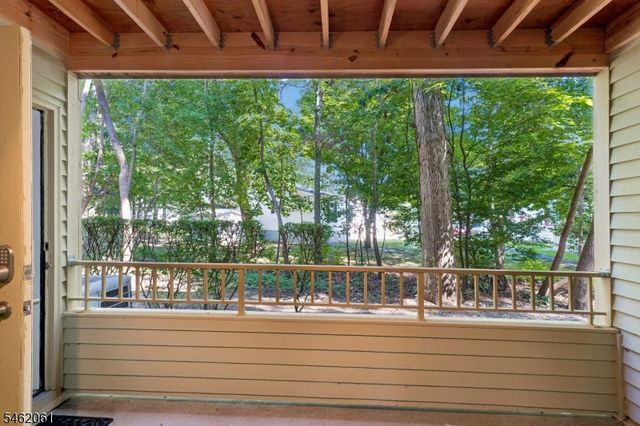 1403 Stoneridge Cir, Helmetta Boro, NJ 08828