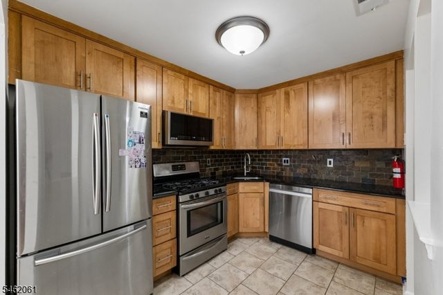 1403 Stoneridge Cir, Helmetta Boro, NJ 08828