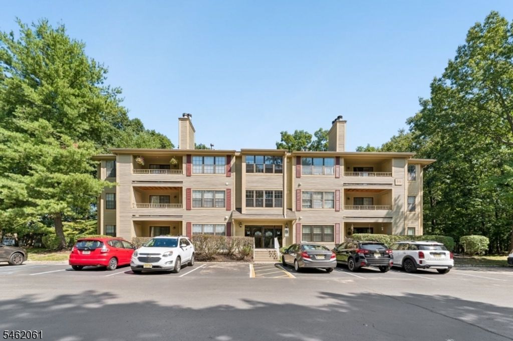 1403 Stoneridge Cir, Helmetta Boro, NJ 08828