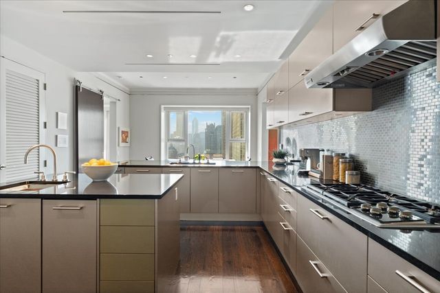 77 E WALTON Street 25D, Chicago, IL 60611