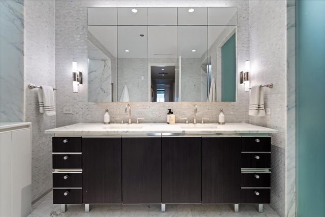 77 E WALTON Street 25D, Chicago, IL 60611