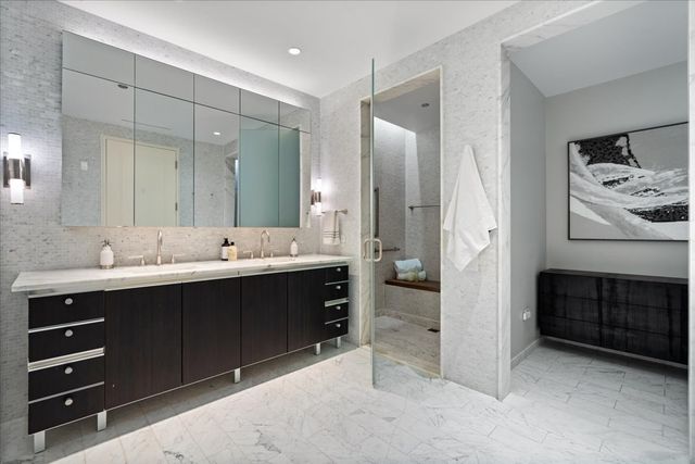 77 E WALTON Street 25D, Chicago, IL 60611