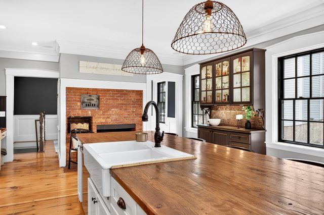 18 Broad St, Newburyport, MA 01950