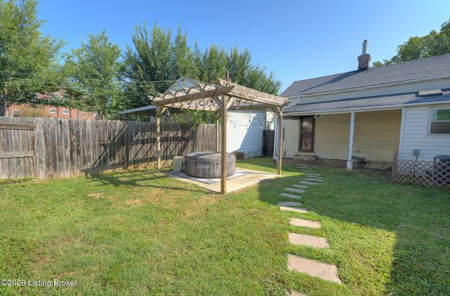1140 Reutlinger Ave, Louisville, KY 40204