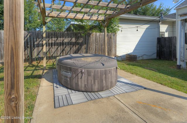 1140 Reutlinger Ave, Louisville, KY 40204