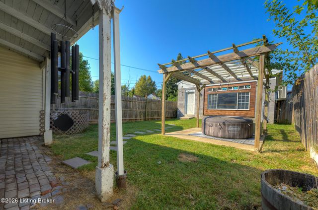 1140 Reutlinger Ave, Louisville, KY 40204