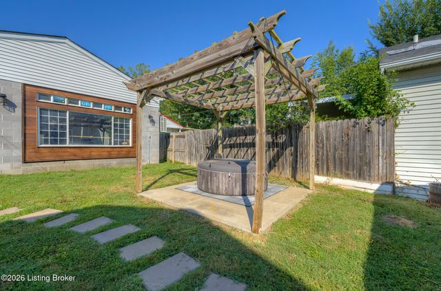 1140 Reutlinger Ave, Louisville, KY 40204