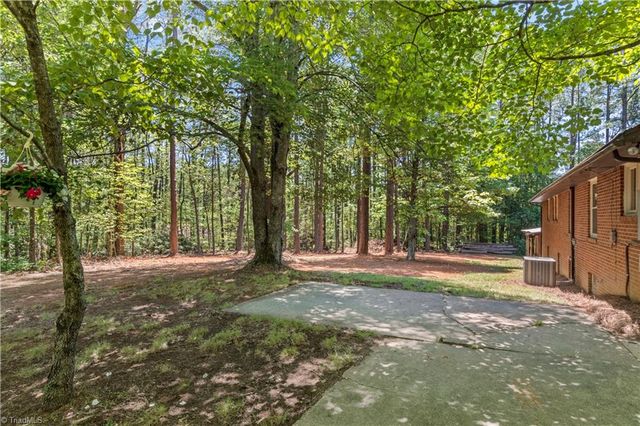 6605 Harrell Drive, Pfafftown, NC 27040