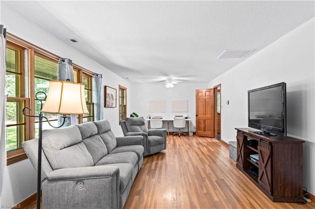 6605 Harrell Drive, Pfafftown, NC 27040