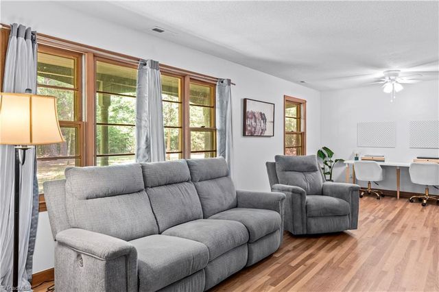 6605 Harrell Drive, Pfafftown, NC 27040