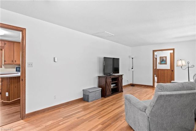 6605 Harrell Drive, Pfafftown, NC 27040