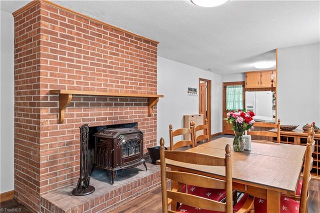 6605 Harrell Drive, Pfafftown, NC 27040