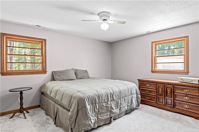 6605 Harrell Drive, Pfafftown, NC 27040
