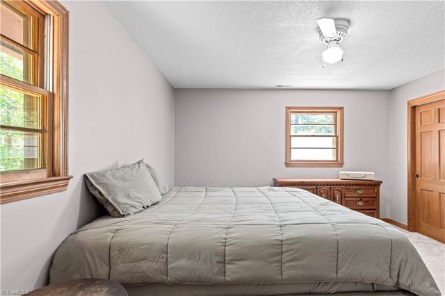 6605 Harrell Drive, Pfafftown, NC 27040