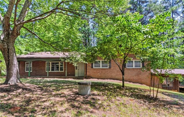 6605 Harrell Drive, Pfafftown, NC 27040