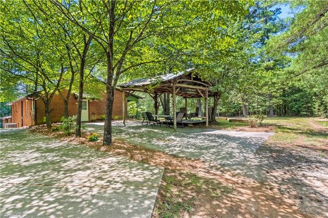 6605 Harrell Drive, Pfafftown, NC 27040