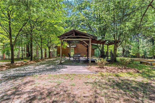 6605 Harrell Drive, Pfafftown, NC 27040