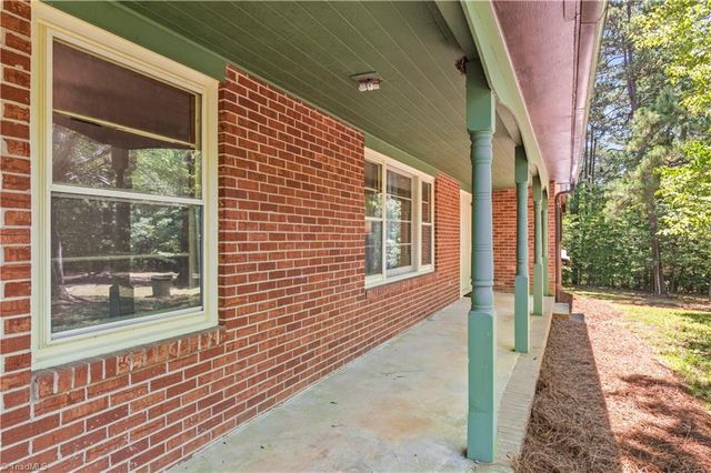6605 Harrell Drive, Pfafftown, NC 27040