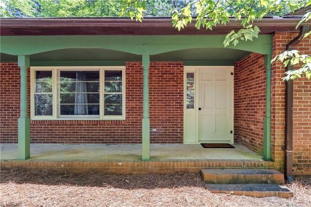 6605 Harrell Drive, Pfafftown, NC 27040