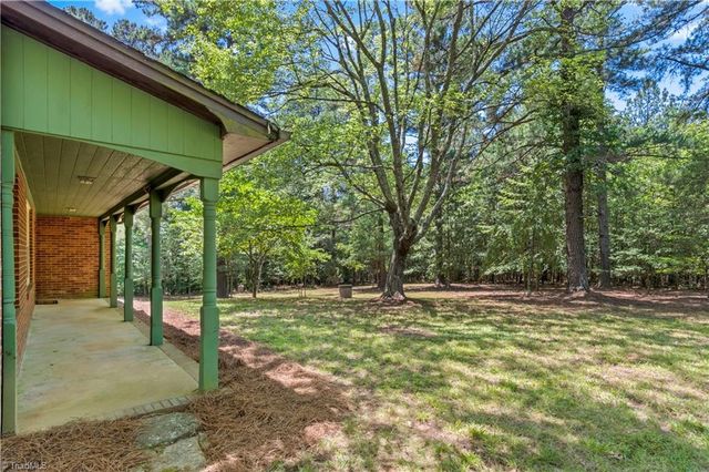 6605 Harrell Drive, Pfafftown, NC 27040