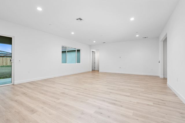 6522 W Galileo Drive Lot1032, Visalia, CA 93277