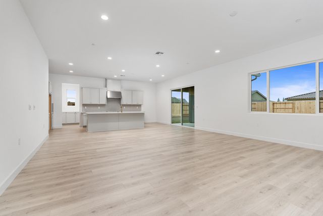 6522 W Galileo Drive Lot1032, Visalia, CA 93277