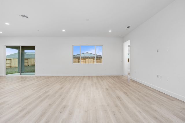 6522 W Galileo Drive Lot1032, Visalia, CA 93277