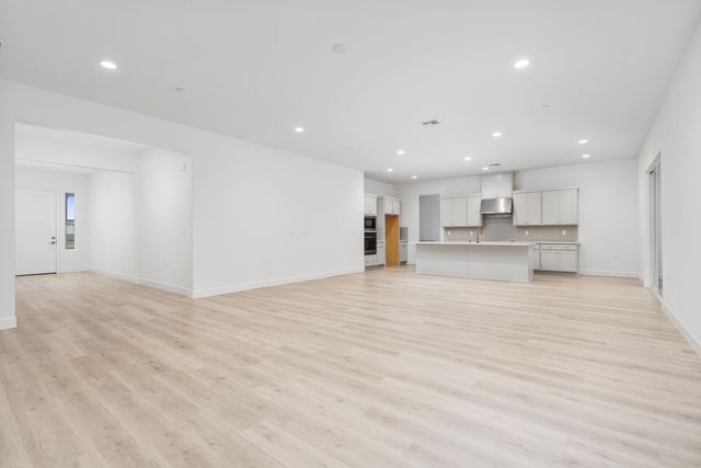 6522 W Galileo Drive Lot1032, Visalia, CA 93277