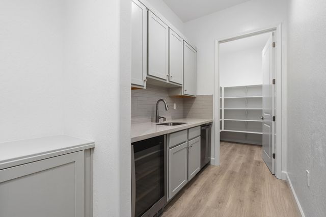 6522 W Galileo Drive Lot1032, Visalia, CA 93277