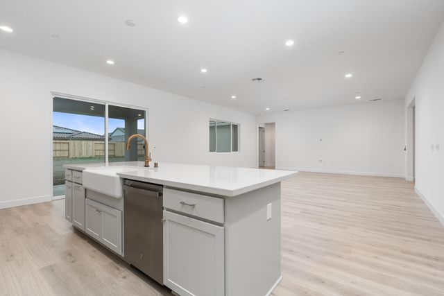 6522 W Galileo Drive Lot1032, Visalia, CA 93277