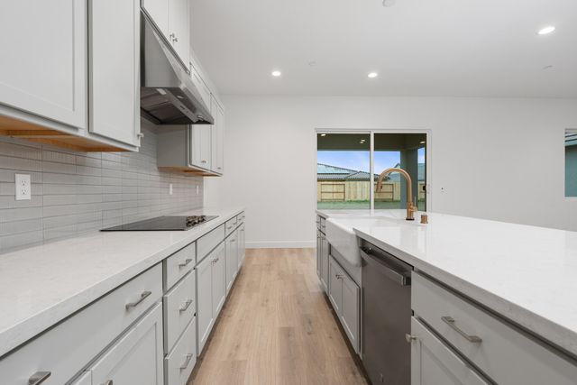 6522 W Galileo Drive Lot1032, Visalia, CA 93277