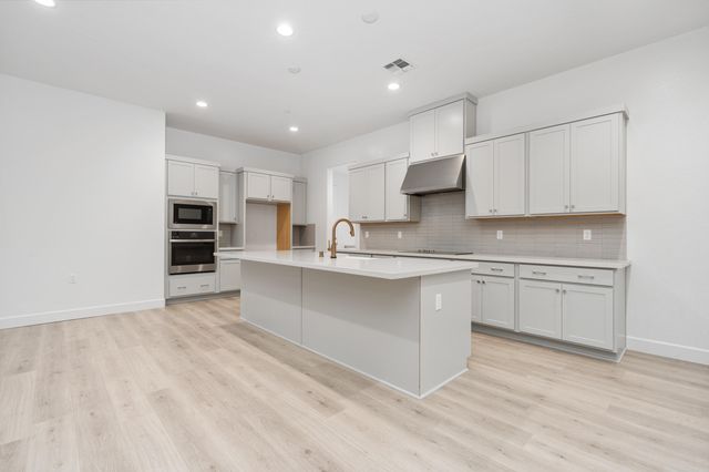 6522 W Galileo Drive Lot1032, Visalia, CA 93277