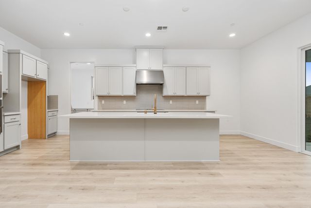 6522 W Galileo Drive Lot1032, Visalia, CA 93277