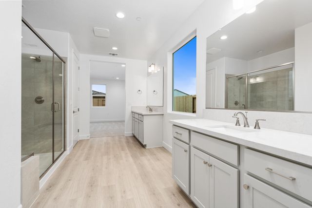 6522 W Galileo Drive Lot1032, Visalia, CA 93277