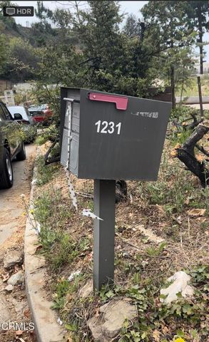 1231 Las Lomas Place, Pacific Palisades, CA 90272