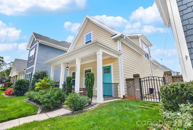 7544 Fairway Villa Circle, Denver, NC 28037