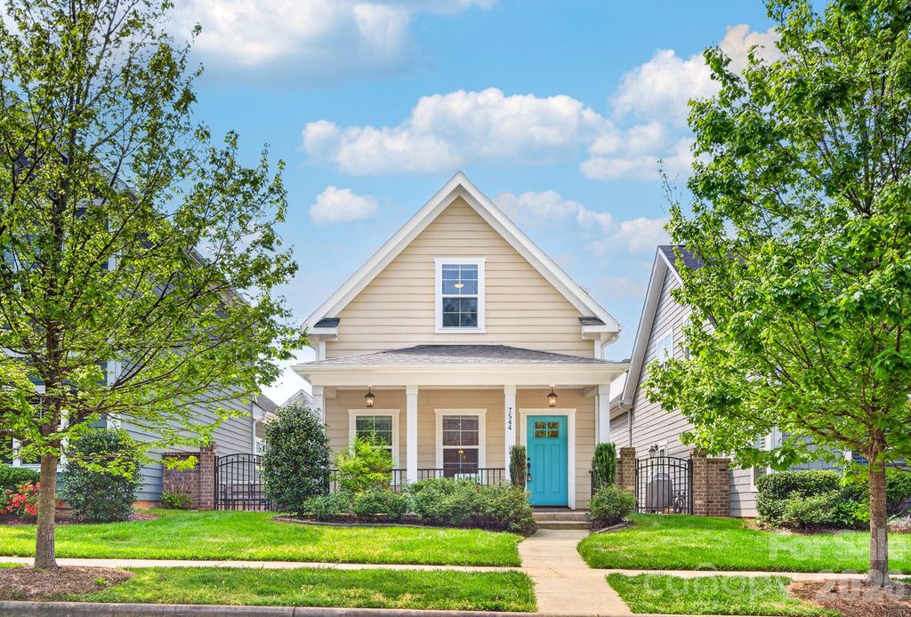 7544 Fairway Villa Circle, Denver, NC 28037