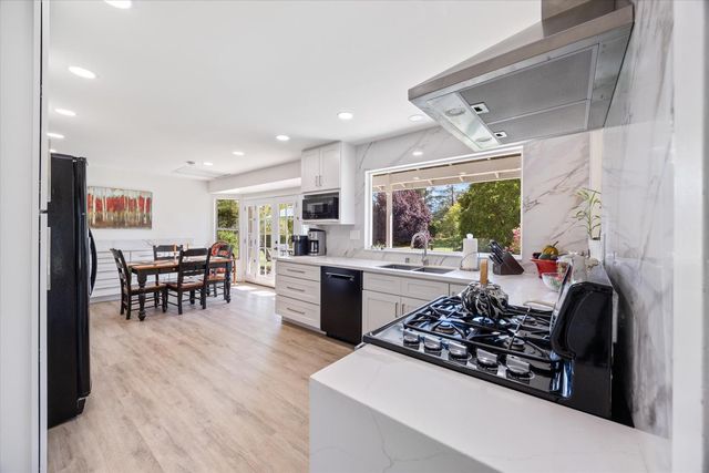 7911 Logan Ln, Penryn, CA 95663