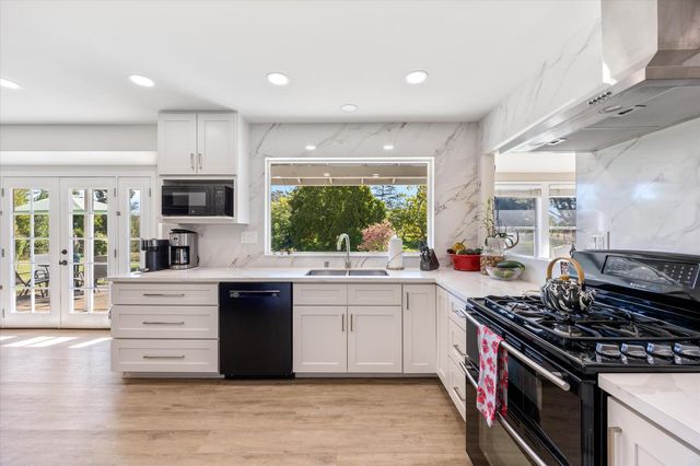 7911 Logan Ln, Penryn, CA 95663