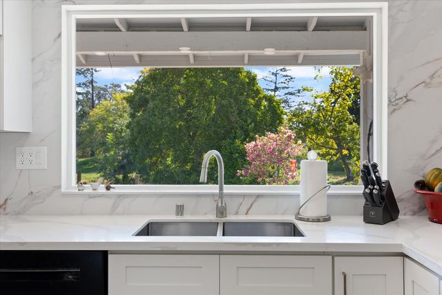 7911 Logan Ln, Penryn, CA 95663