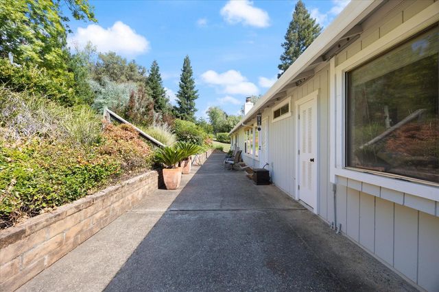 7911 Logan Ln, Penryn, CA 95663