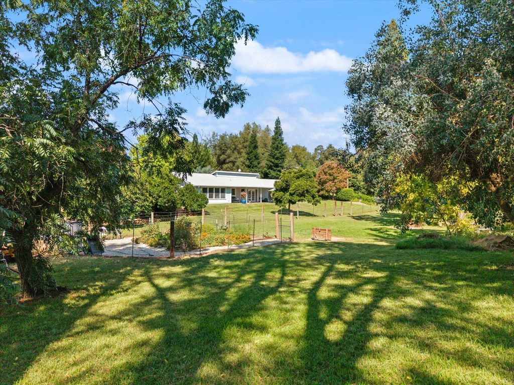 7911 Logan Ln, Penryn, CA 95663